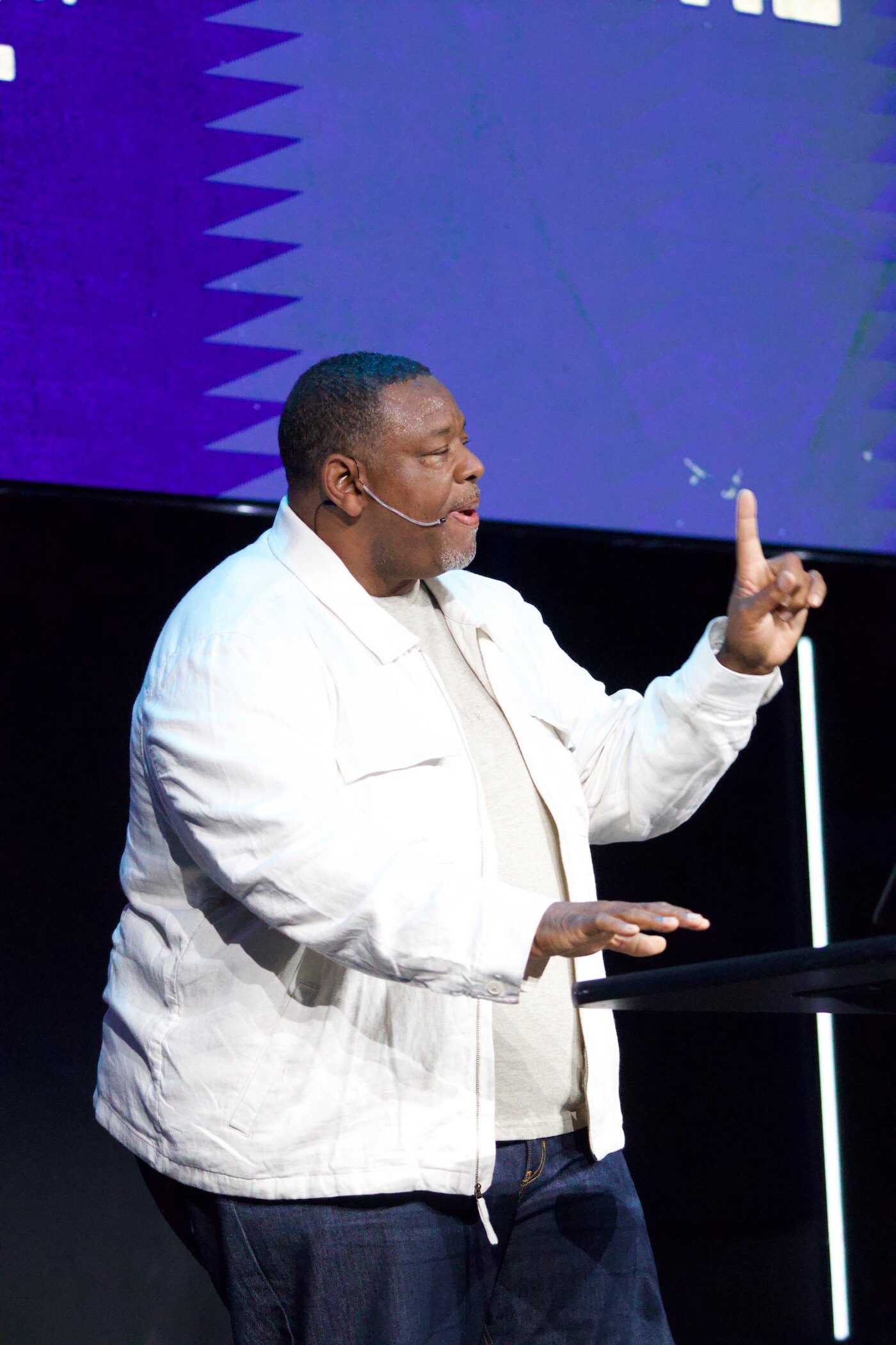 Gino Mingo making a point while teaching on stage