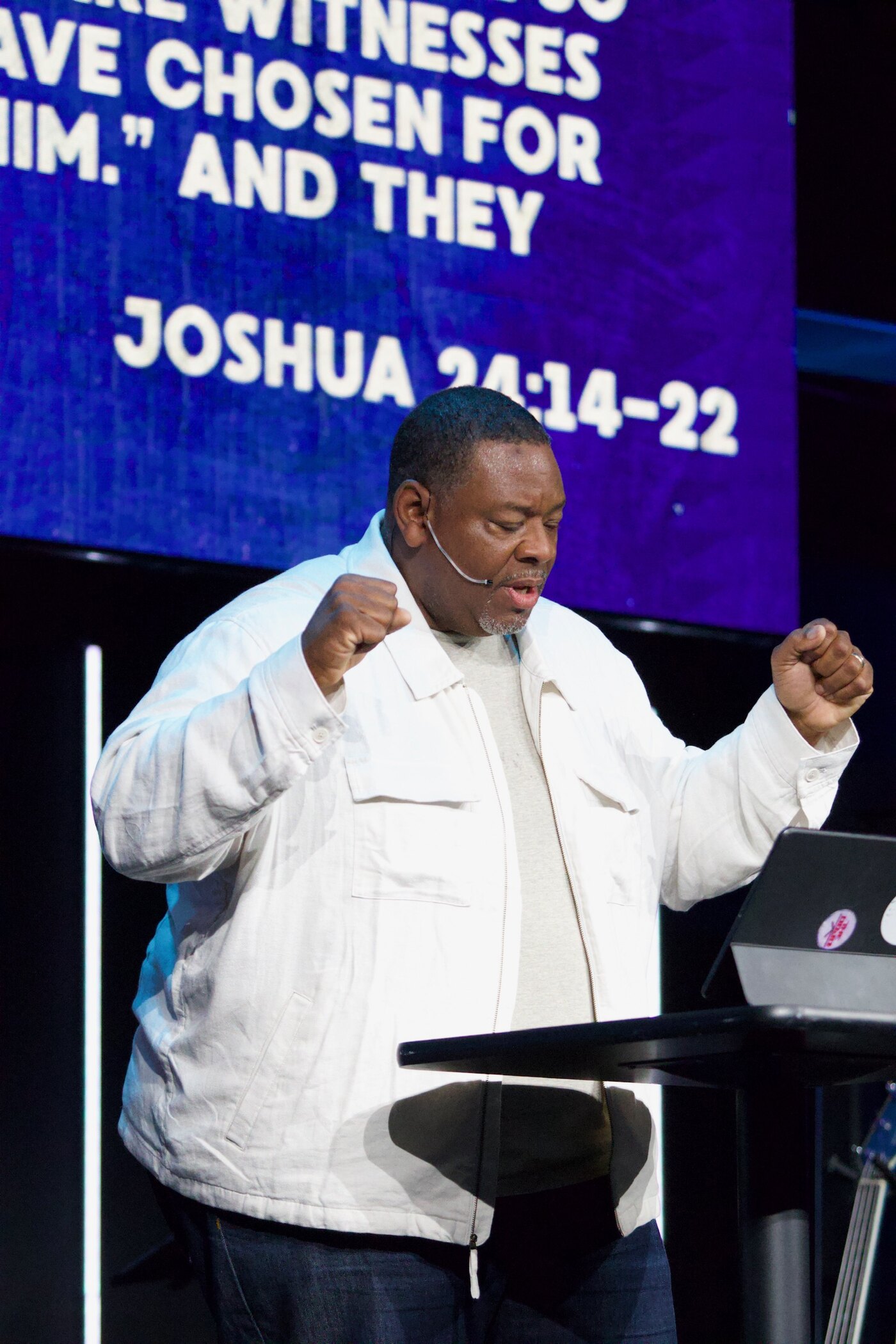 Gino Mingo teaching from Joshua 24 during a ministry event